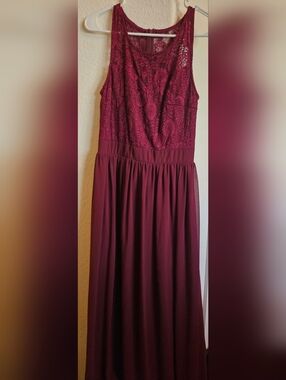Sleeveless Lace Bodice Maxi Dress in Burgundy